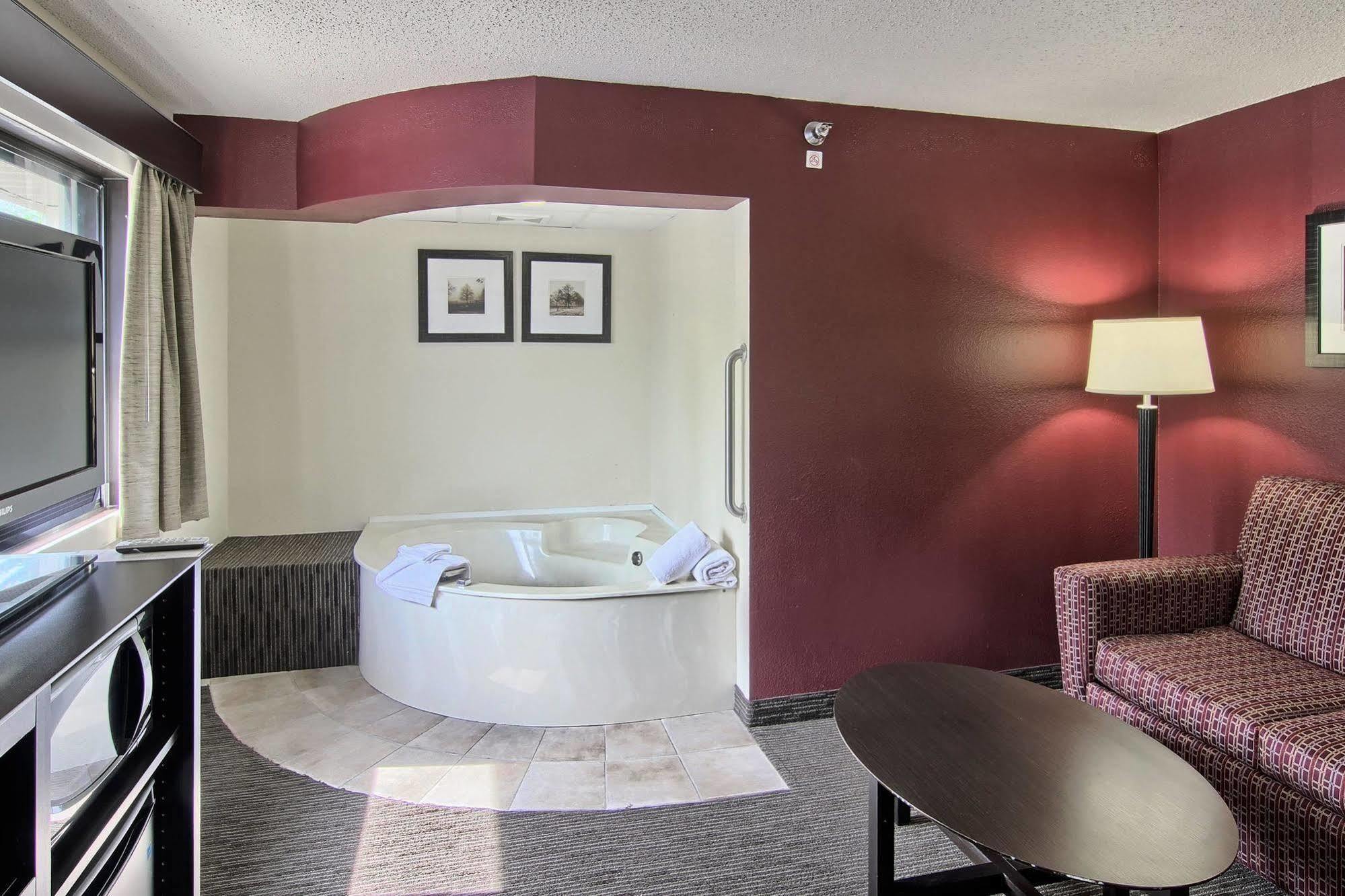 Grandstay Hotel & Suites Of Traverse City Ngoại thất bức ảnh