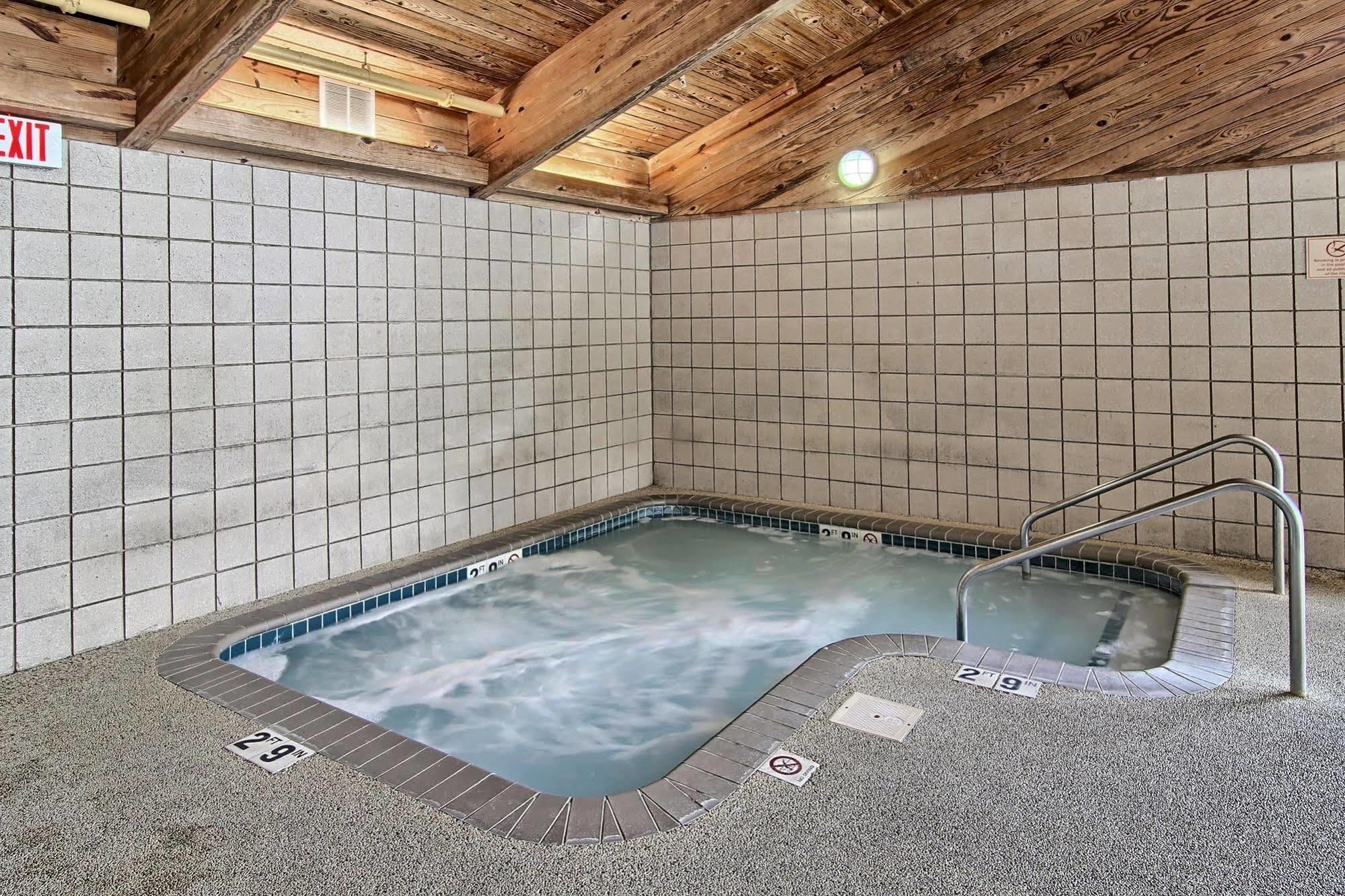 Blossom Hotel & Suites Traverse City Ngoại thất bức ảnh